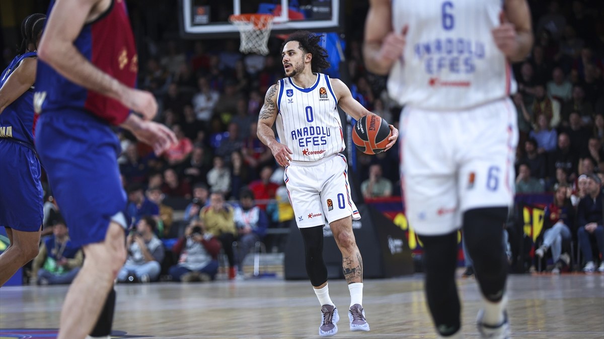 Anadolu Efes deplasmanda Barcelona’ya kaybetti
