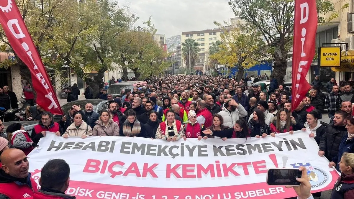 İzmir’de hayatı durduran maaş krizi! On binlerce işçi iş bırakıp sokaklara döküldü
