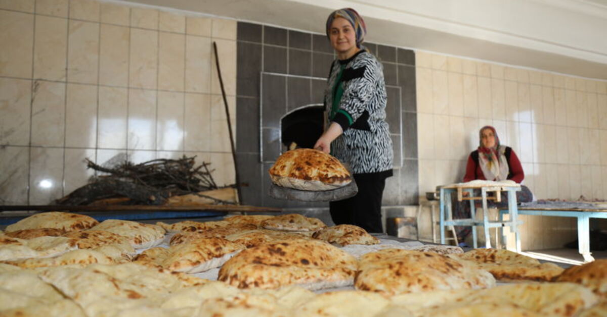 Ankaralı kadınlar ramazan öncesi imece usulü döşeme ekmeği mesaisinde