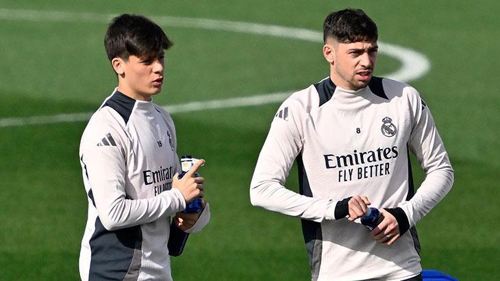 Real Madrid’de Valverde’den Arda Güler’e övgü! ‘İdol olmak için tüm niteliklere sahip’