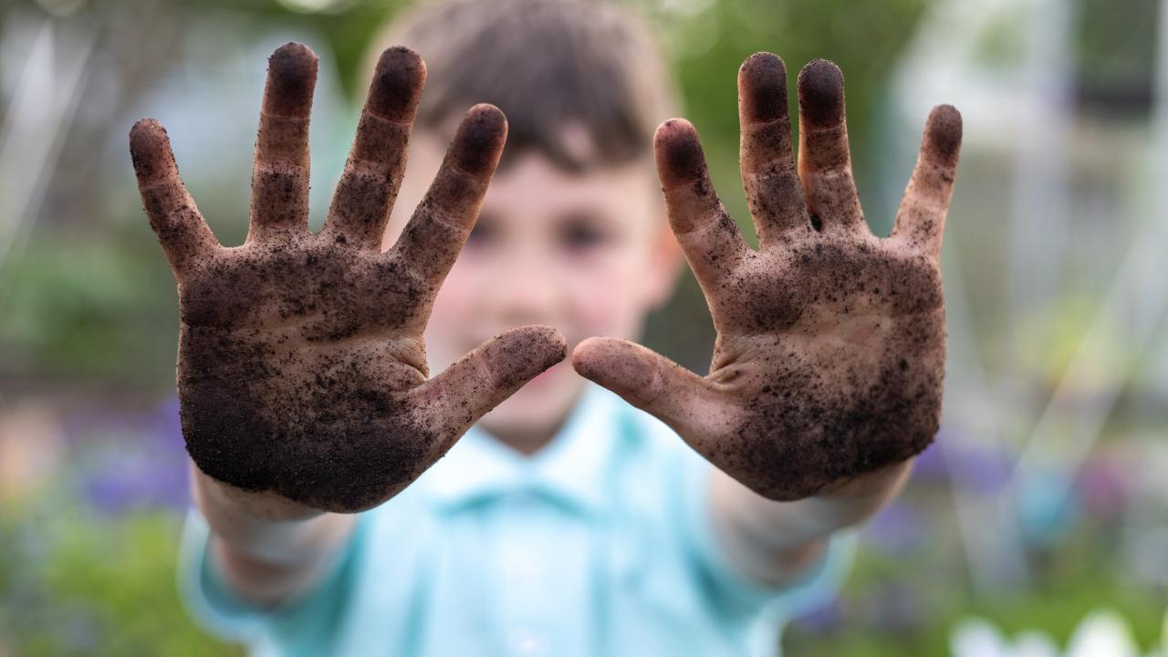 Toprakla tanışan çocuk daha dirençli